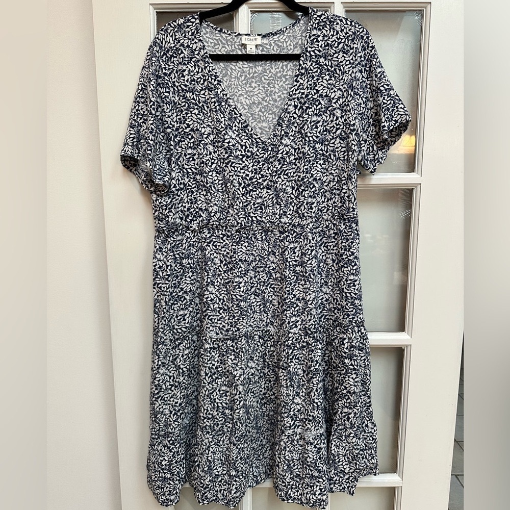 J. Crew Navy and White Floral Tiered Stretchy Sundress Women’s Size Medium M - Picture 16 of 16